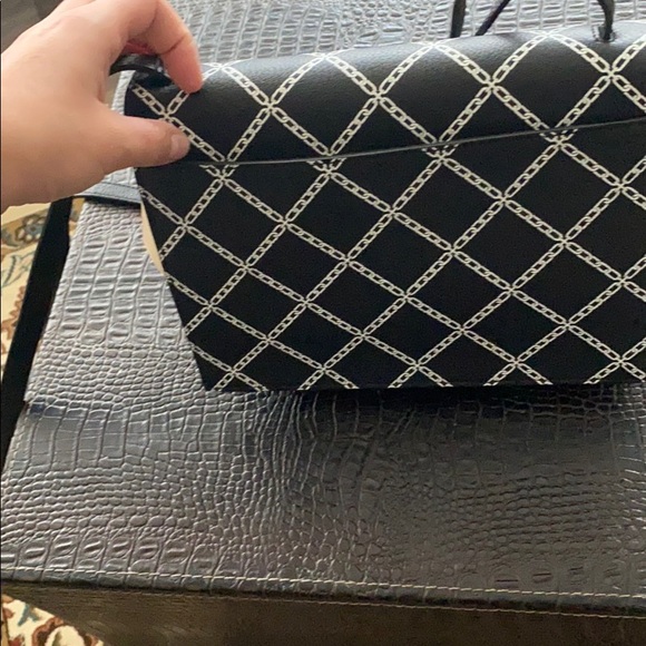 Burberry bag!SM MACKEN CHAIN PRINT! - Picture 13 of 16